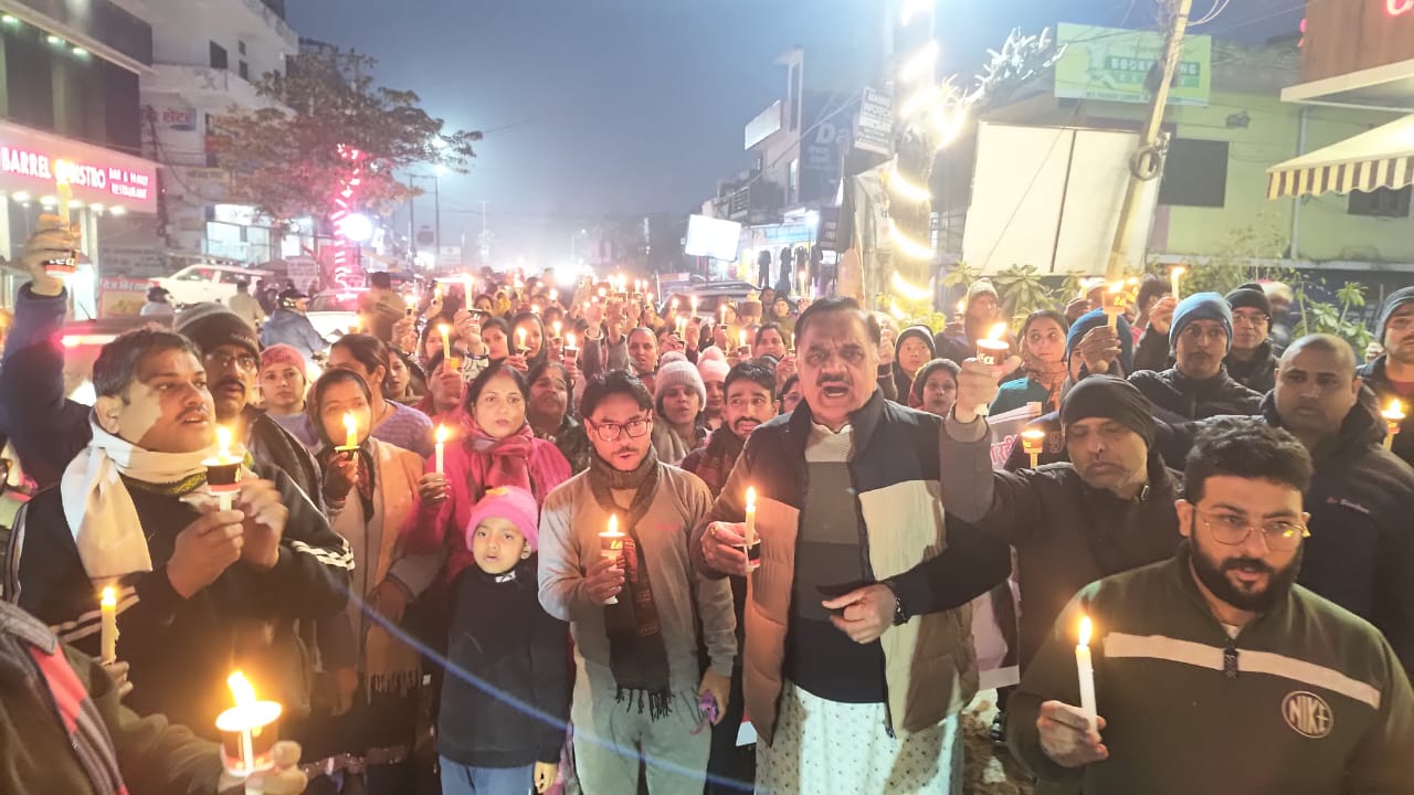 अंकिता हत्याकांड की सीबीआई जांच की मांग, रुद्रपुर में कैंडल मार्च निकाला