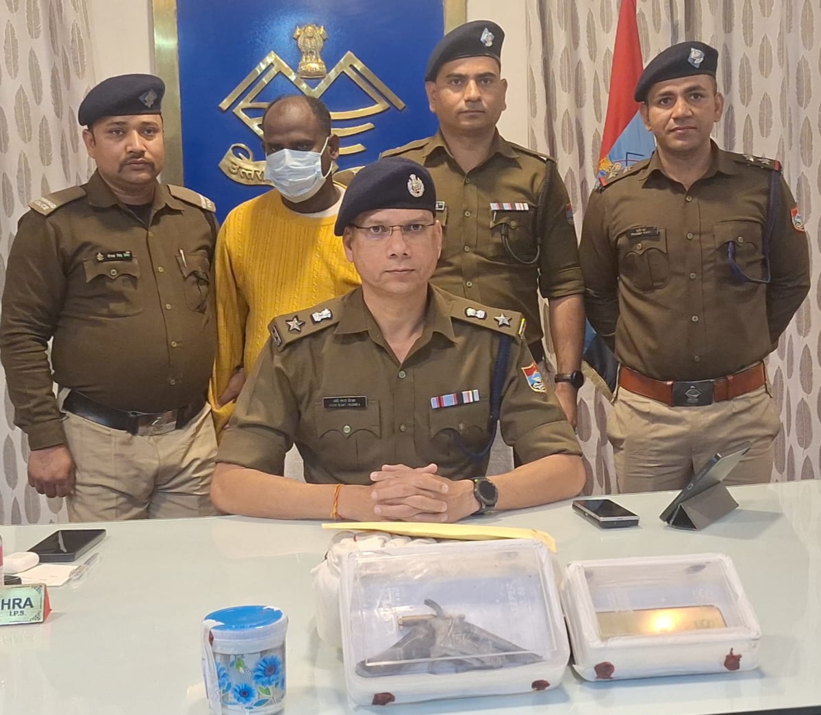 दो भाइयों ने साथी के साथ मिलकर बरा गांव में लूटा था घर, चुराई थी बाइक