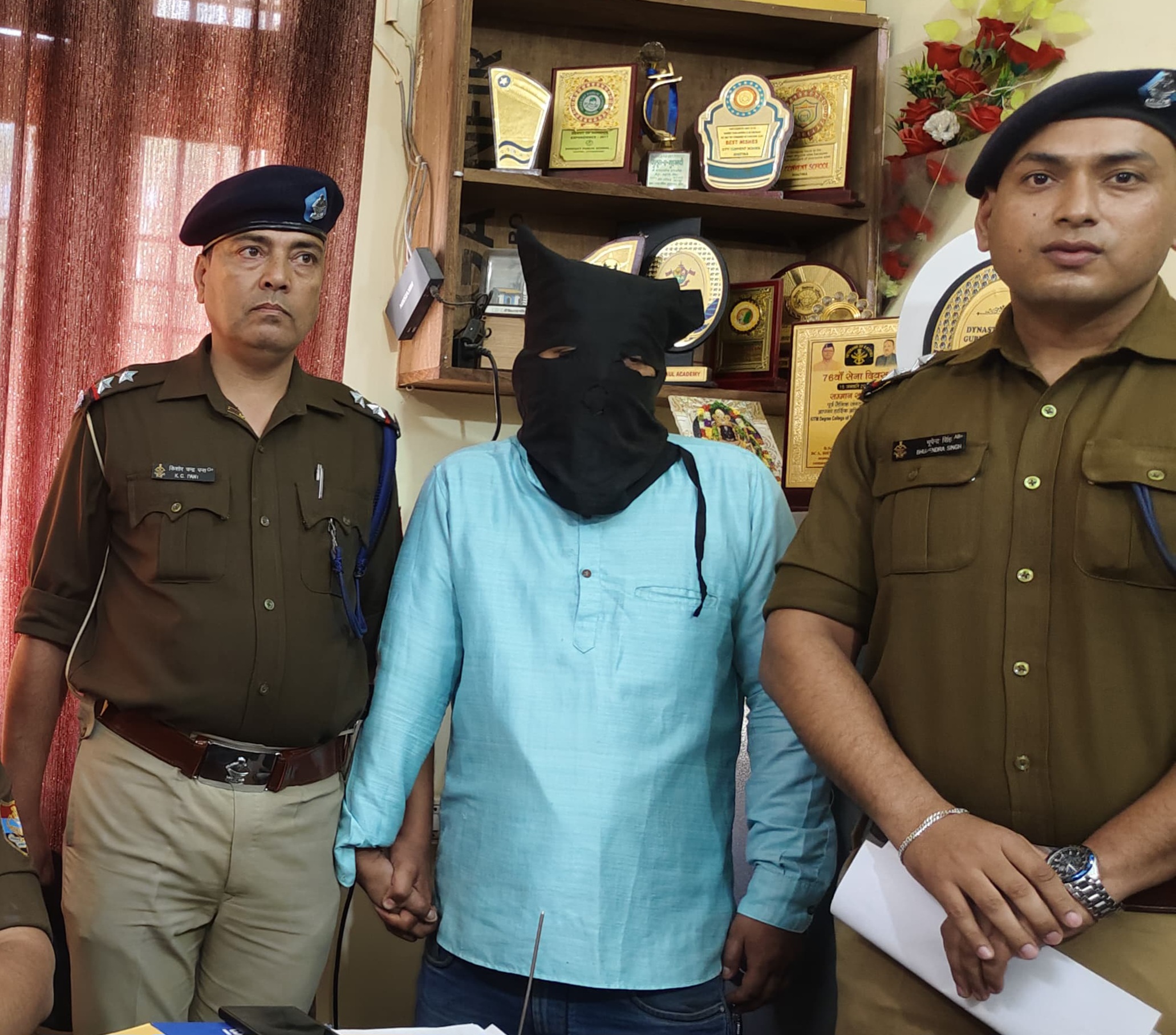 खटीमा में पुलिस की गिरफ्त में हत्यारोपी