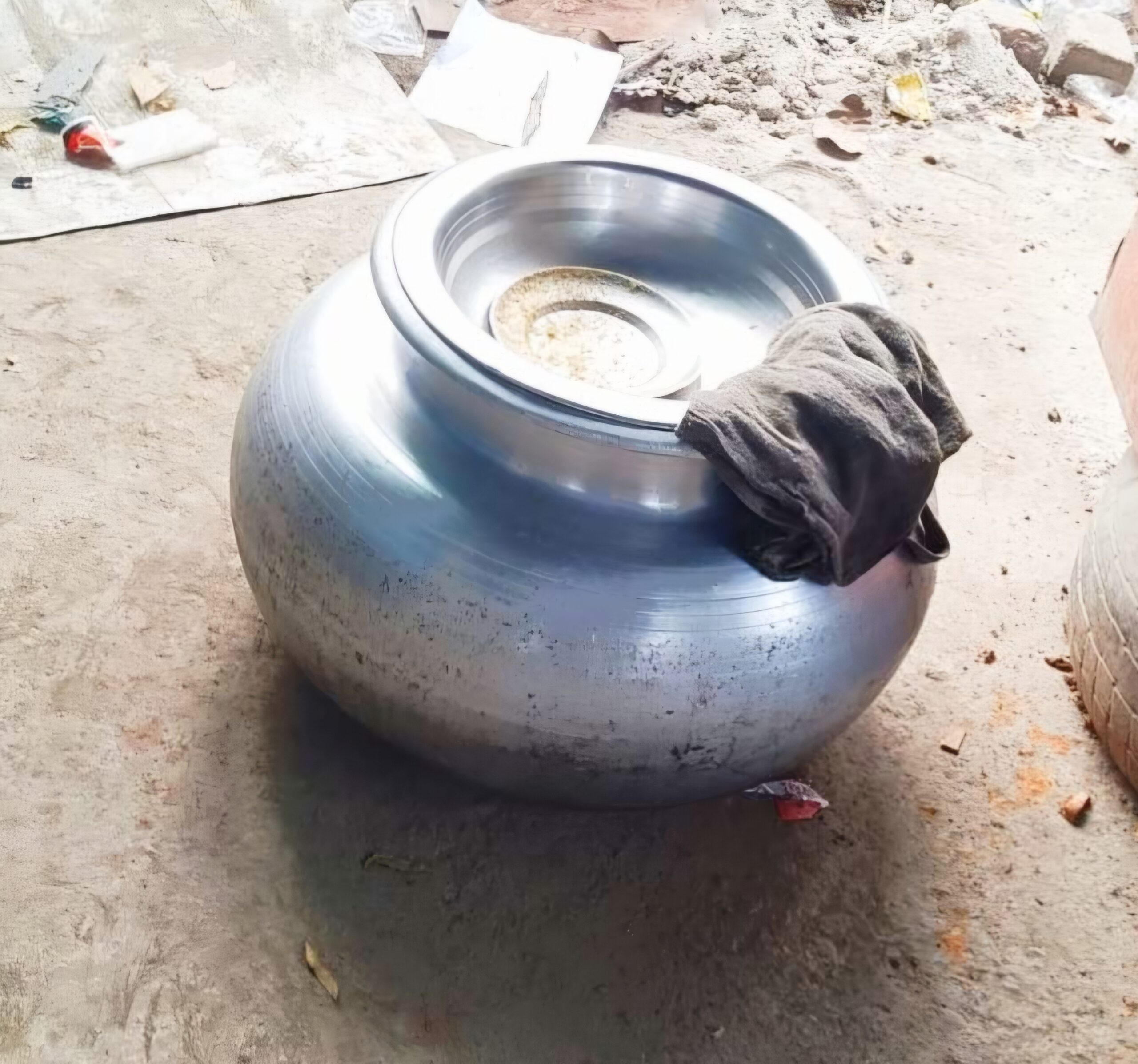 रुद्रपुर में मंगलवार को नॉनवेज बेचने पर नगर निगम की कार्रवाई, ढाबे का सामान जब्त