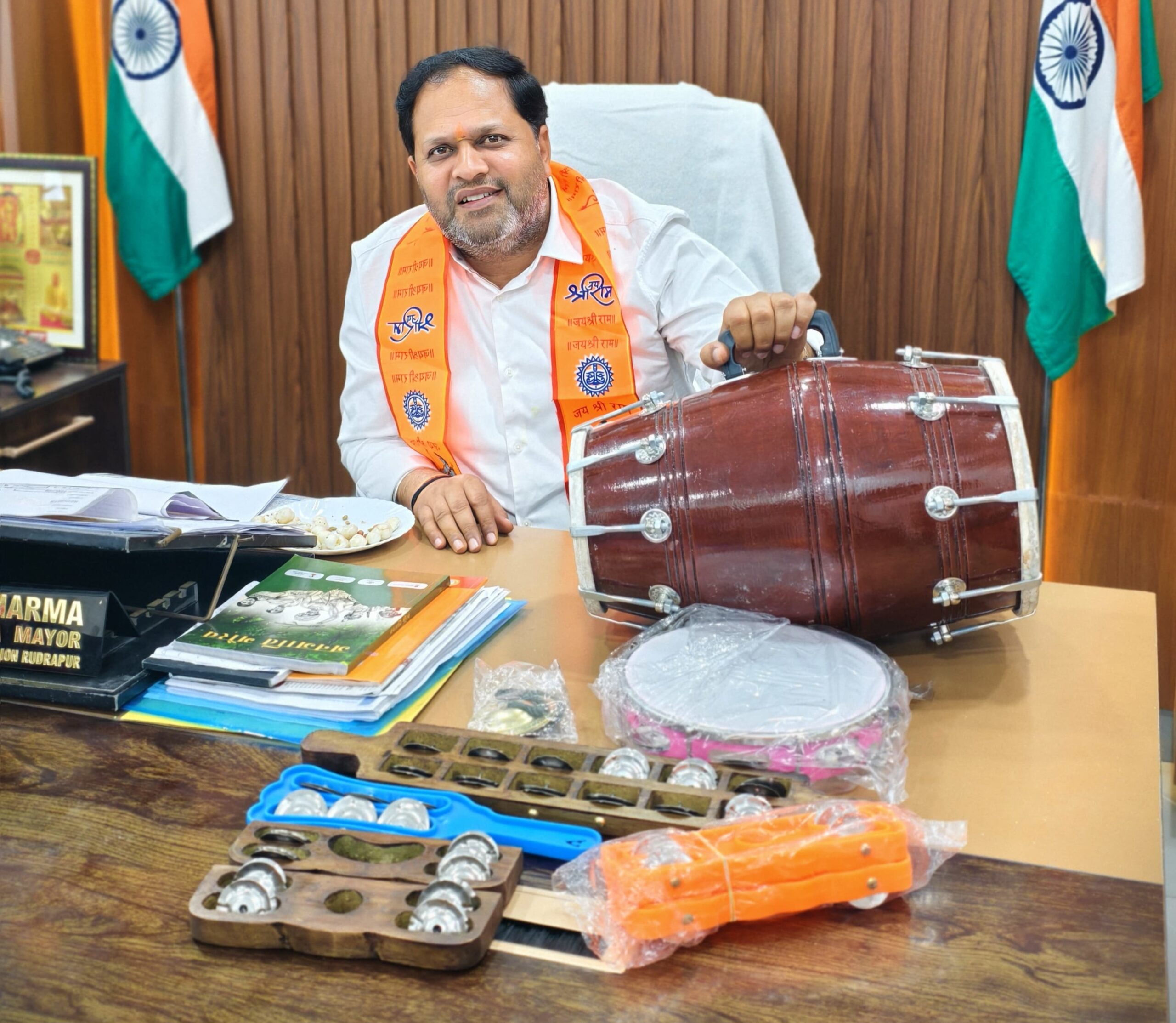 अब रुद्रपुर के हर वार्ड के मंदिर में गूंजेंगे भजन, बांटी जाएगी कीर्तन सामग्री