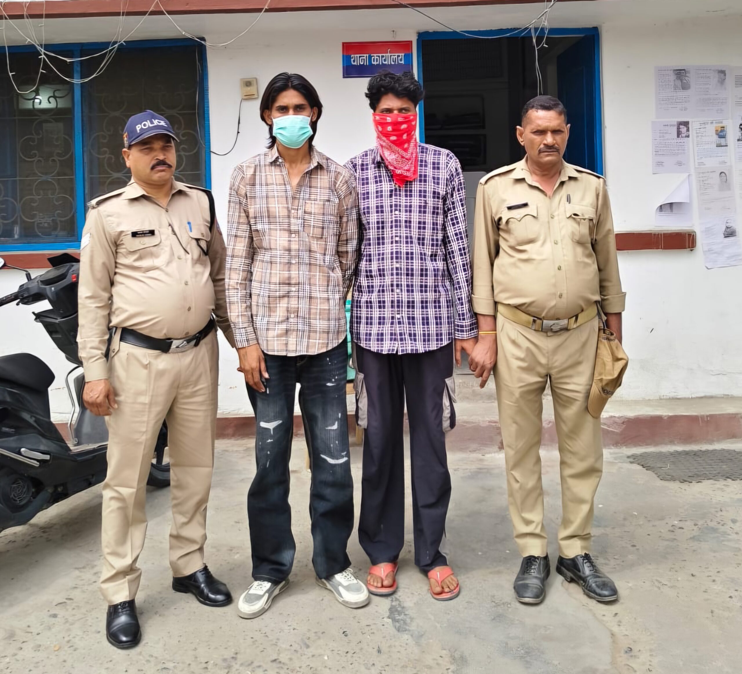 स्मैक के साथ 02 शातिर नशा तस्कर गिरफ्तार