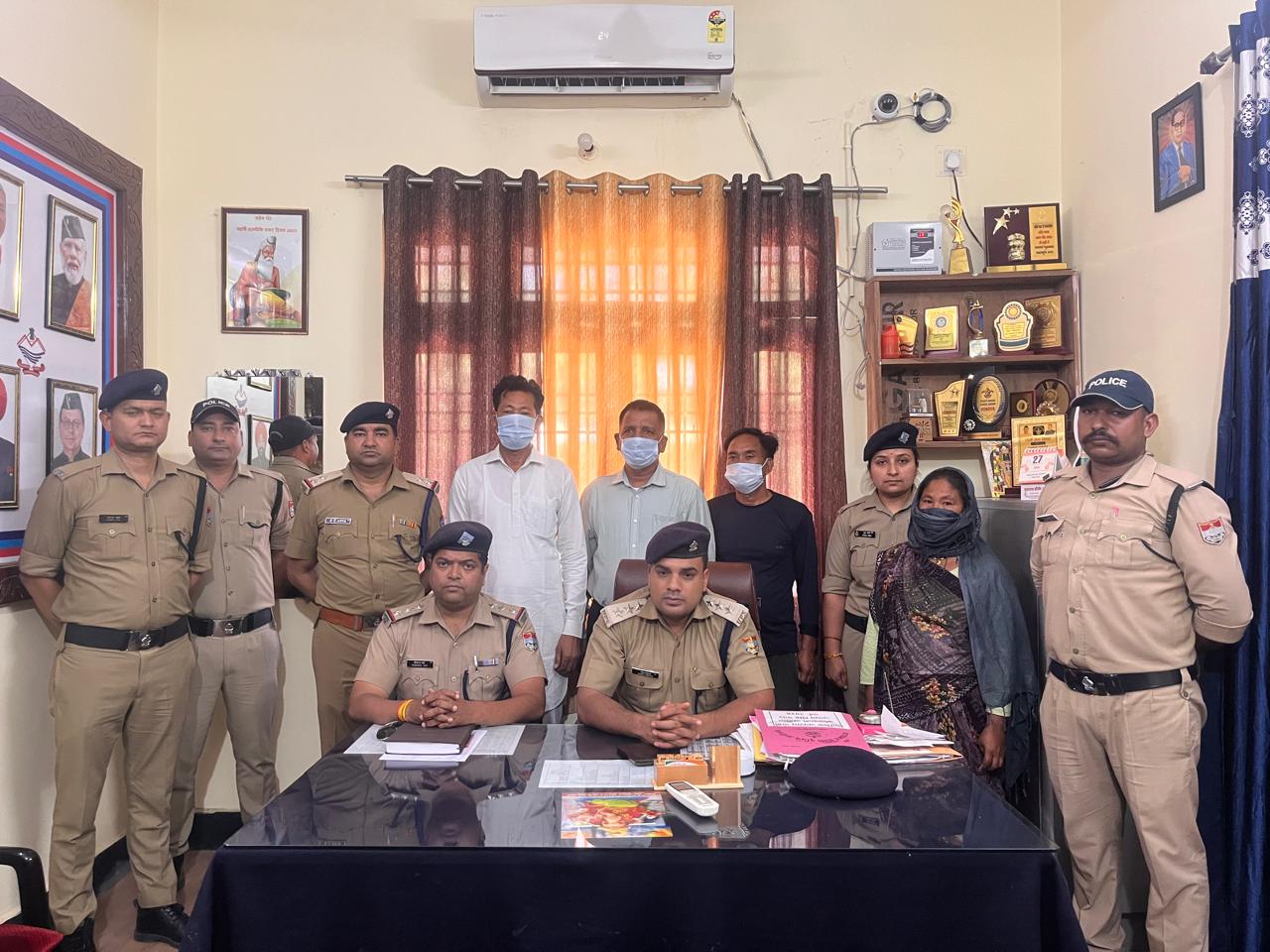 थारू समाज को दो लाख और महीने का लालच देकर ईसाई बनाने वाले गैंग का भंडाफोड़