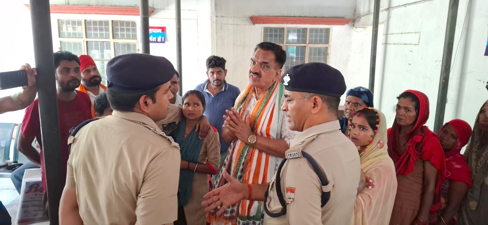 पुलिस पर युवक को बेरहमी से पीटने का बड़ा आरोप