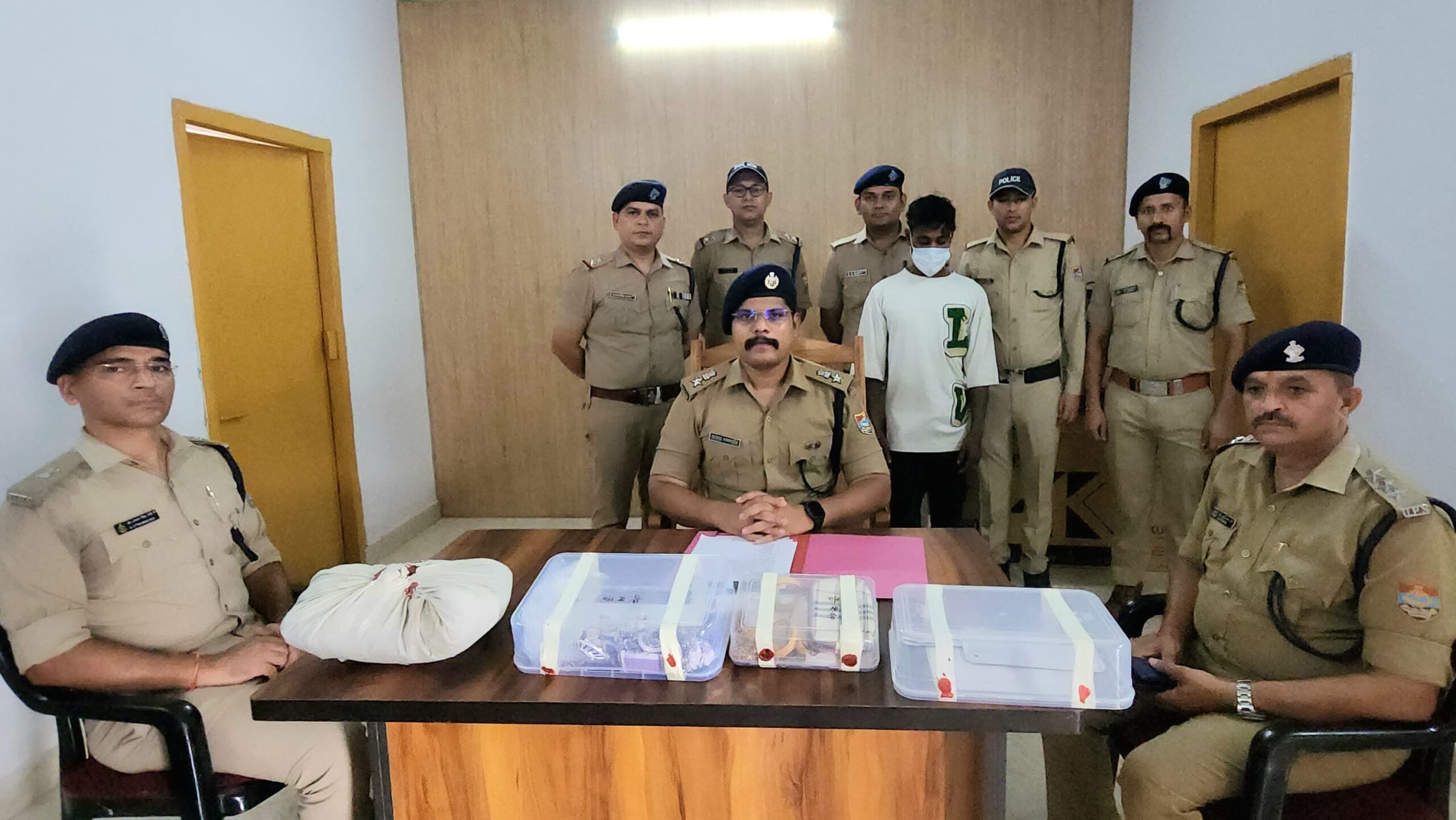 16 तोला सोना और 1 किलो चांदी के साथ शातिर चोर गिरफ्तार
