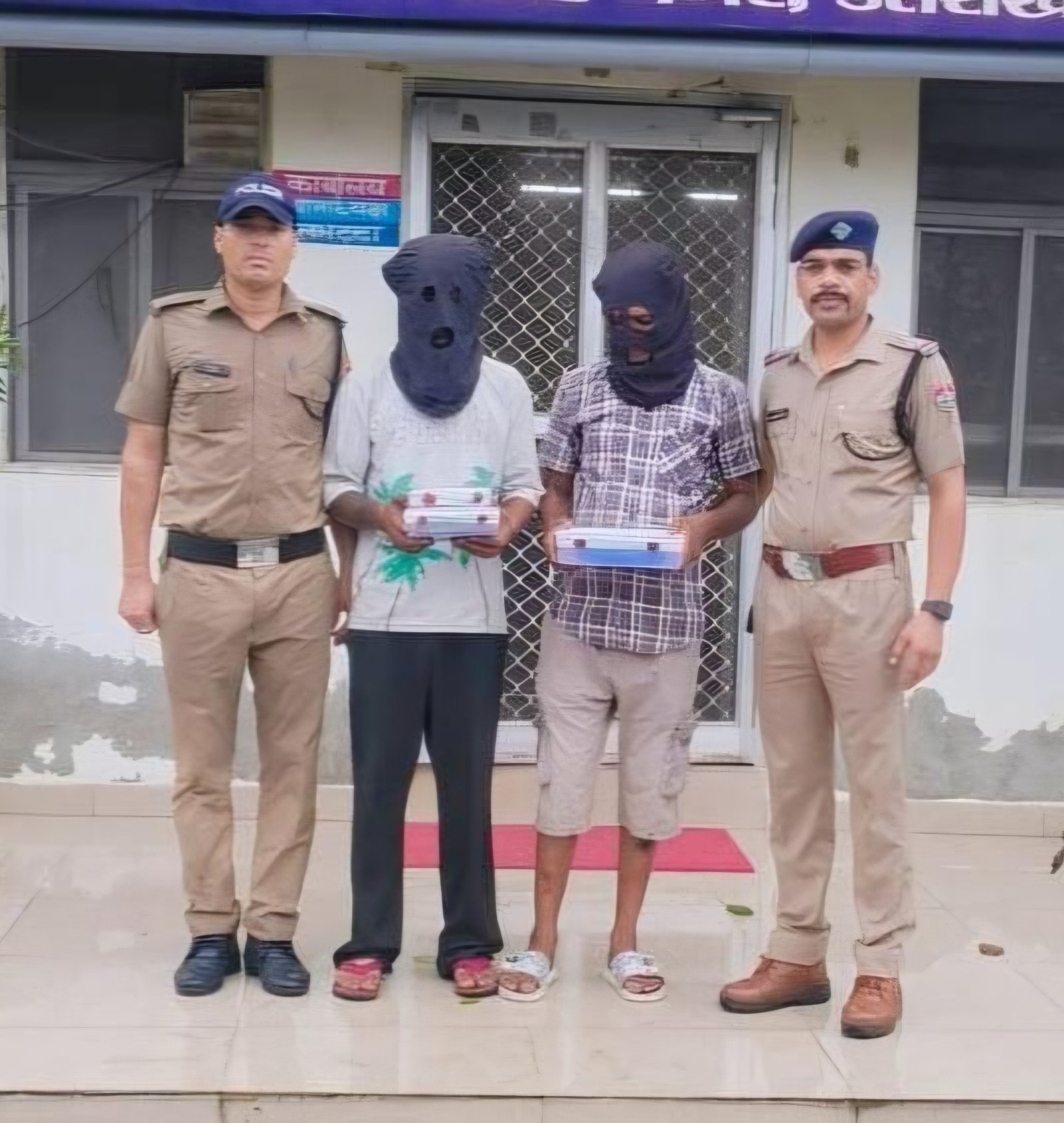 2 लाख की चरस और स्मैक संग 3 तस्कर गिरफ्तार
