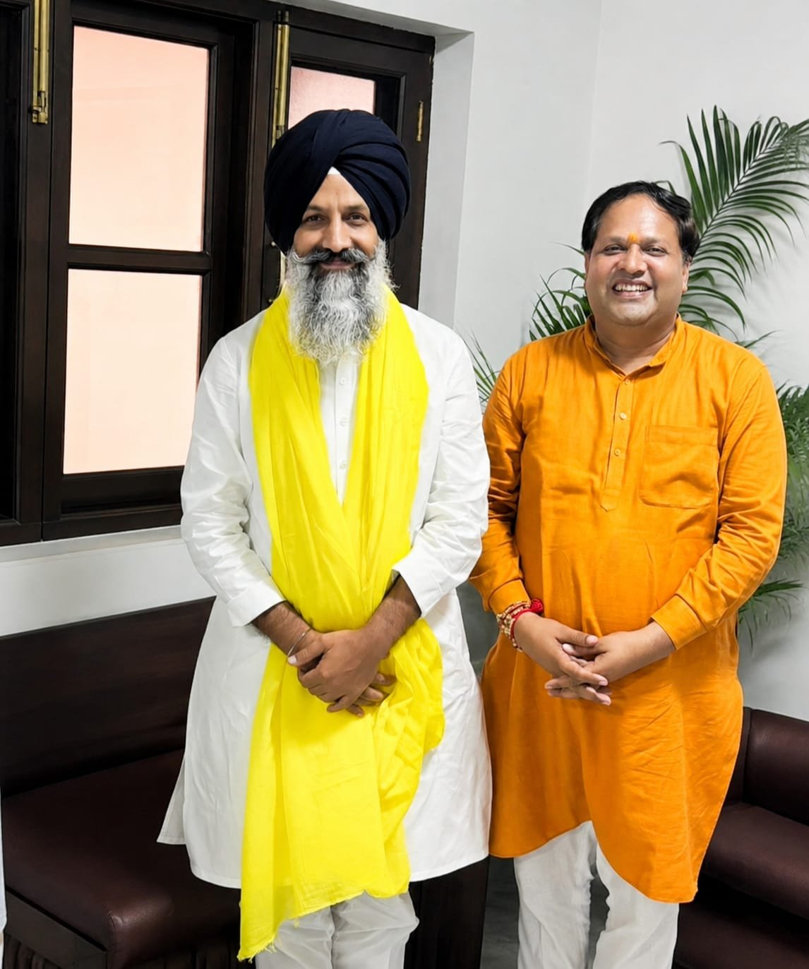 महापौर ने संत डॉ. जसदीप सिंह गिल महाराज का लिया आशीर्वाद