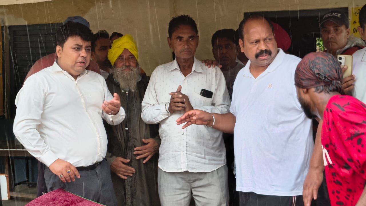 खटीमा में लगातार बारिश से खंकरा नदी उफान पर, वनगवाँ गाँव जलमग्न