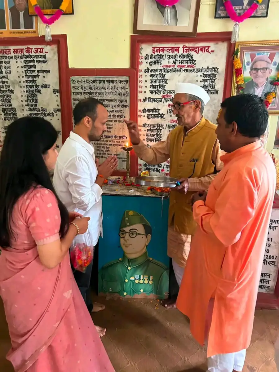 शहीदों के श्रद्धांजलि के साथ दिखी सियासी रस्साकशी
