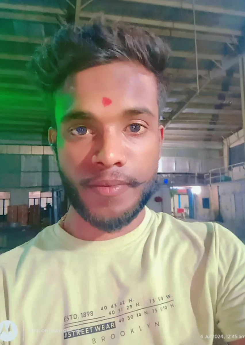 कहीं उजड़ा सुहाग, कहीं नवजात के सिर से उठा पिता का साया