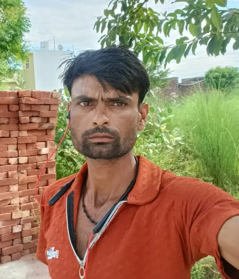 कहीं उजड़ा सुहाग, कहीं नवजात के सिर से उठा पिता का साया